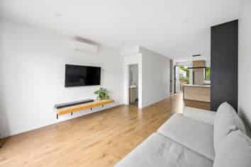 5/7 Cedar Heights Avenue, Massey
