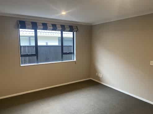 12 McEwen Crescent, Riverstone Terraces