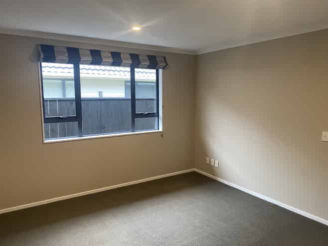 12 McEwen Crescent, Riverstone Terraces