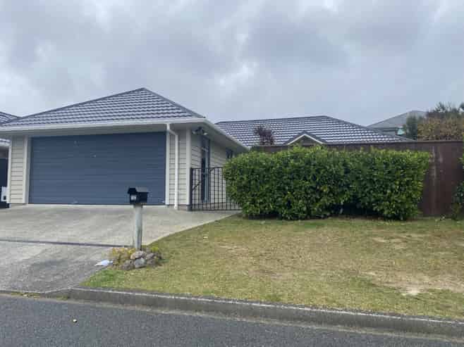 12 McEwen Crescent, Riverstone Terraces
