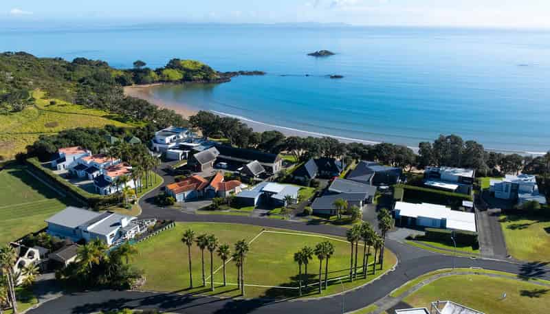 8 Bayside Drive, COOPERS BEACH