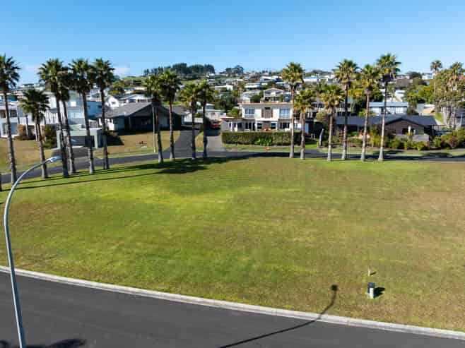 8 Bayside Drive, COOPERS BEACH