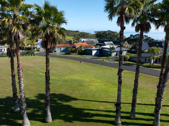 8 Bayside Drive, COOPERS BEACH