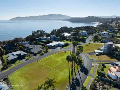 8 Bayside Drive, COOPERS BEACH