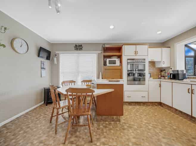 36 Estuary Road, Weymouth