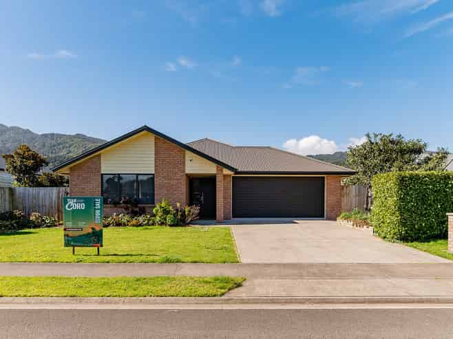 136 Golden Shore Place, Coromandel