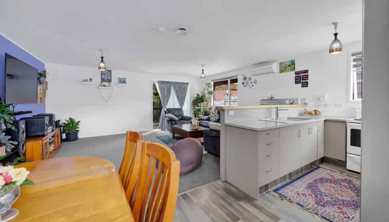 10A  Cloten Road, Stratford