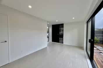 1/49 Laurence Street, Waltham
