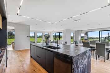 1 Runway Rise, Dairy Flat