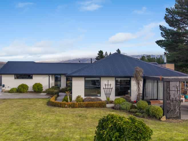 77 Larch Crescent, Alexandra