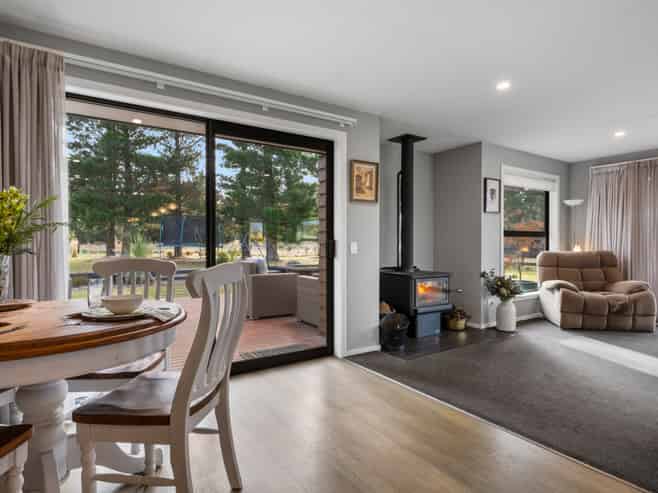 77 Larch Crescent, Alexandra