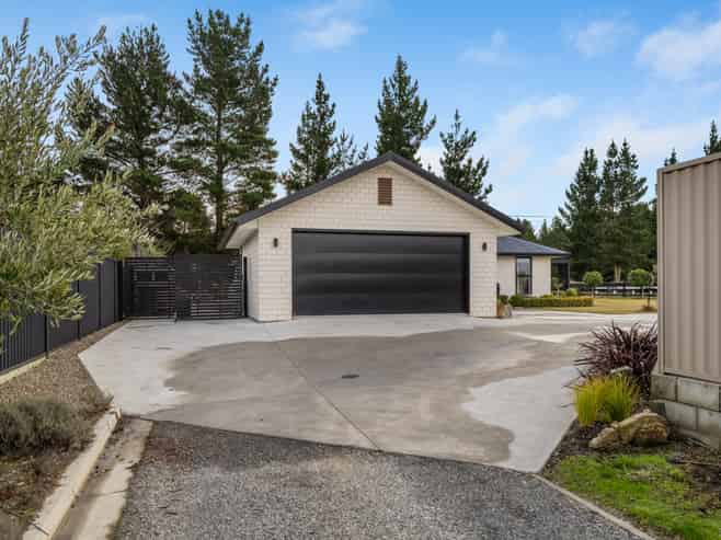 77 Larch Crescent, Alexandra