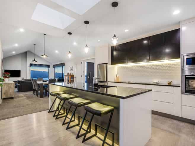 6 Hollyford Place, Aotea