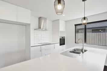 4 Shrimpton Avenue, Ravenswood