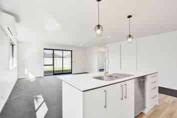 4 Shrimpton Avenue, Ravenswood