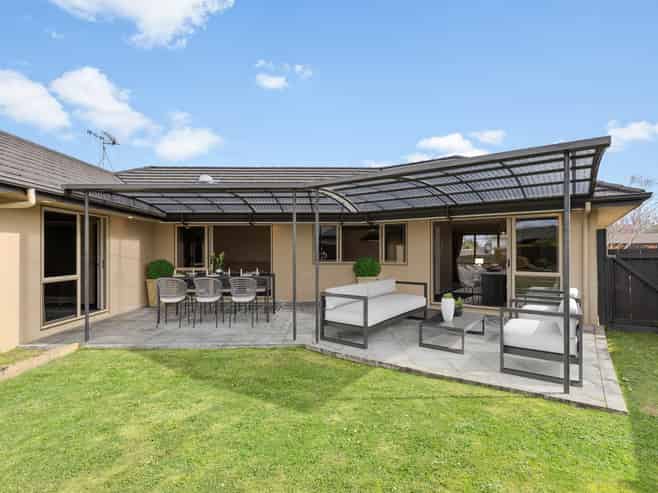 55 St James Drive, Huntington