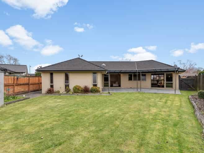 55 St James Drive, Huntington