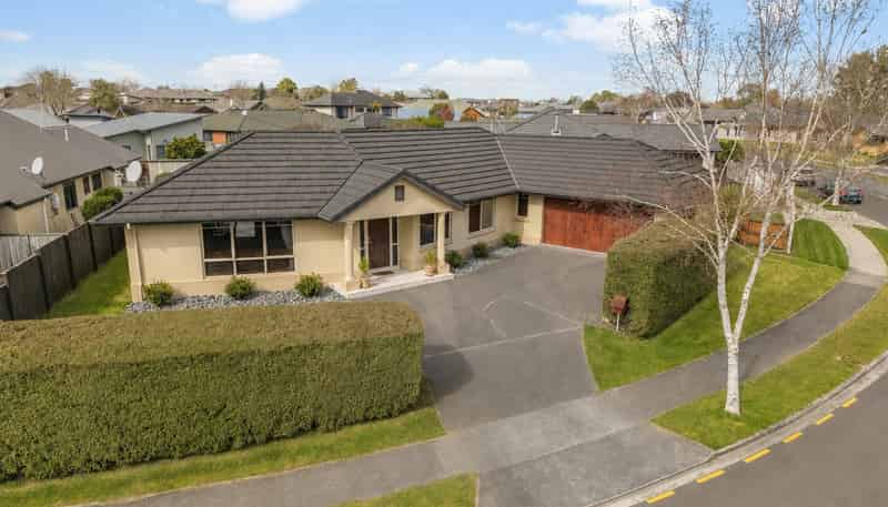 55 St James Drive, Huntington