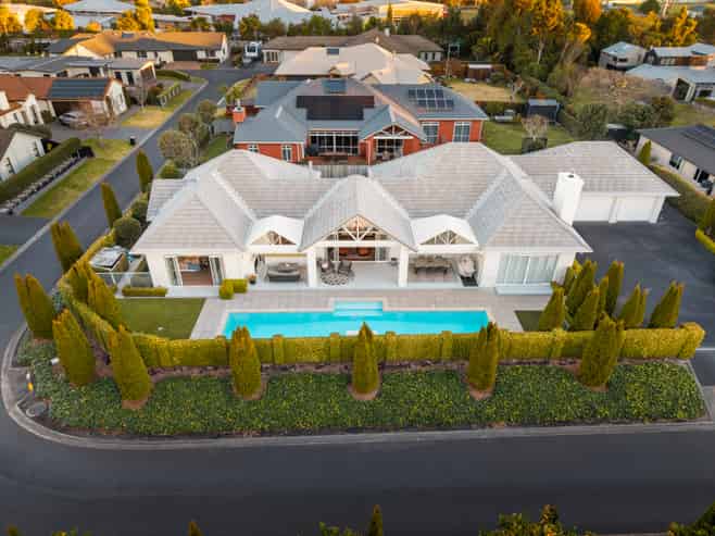 14 Tall Oaks Way, Bethlehem