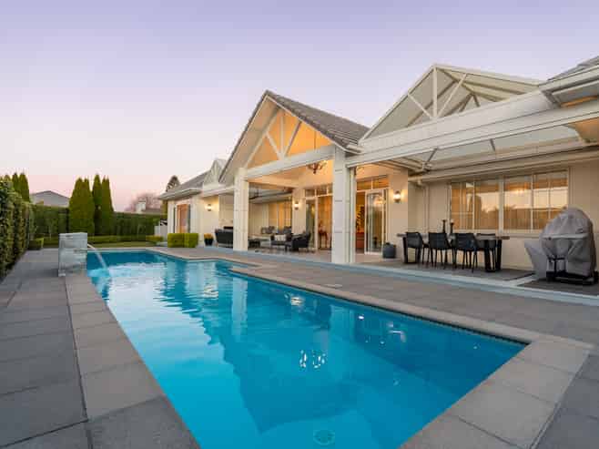 14 Tall Oaks Way, Bethlehem
