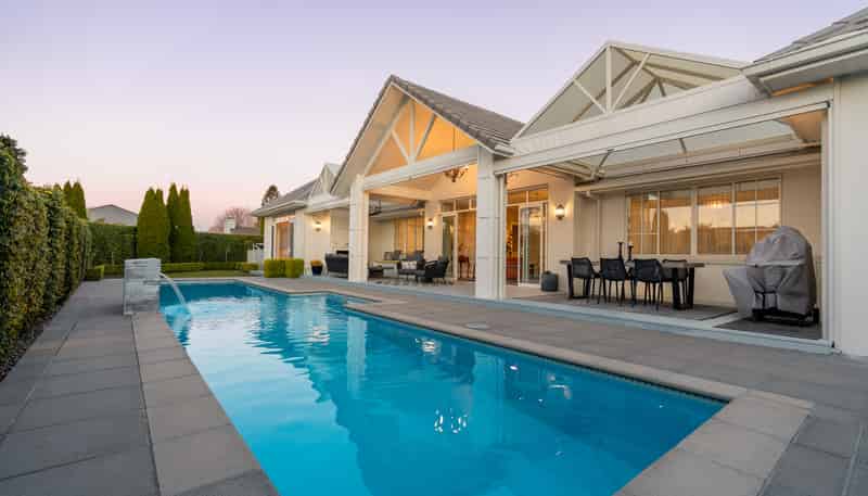 14 Tall Oaks Way, Bethlehem
