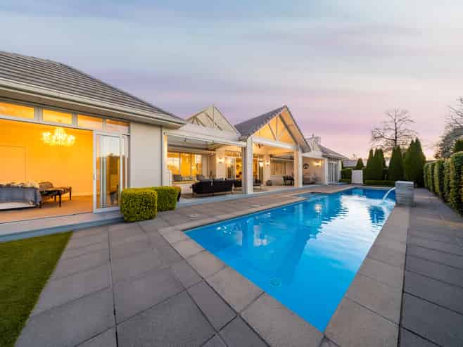 14 Tall Oaks Way, Bethlehem