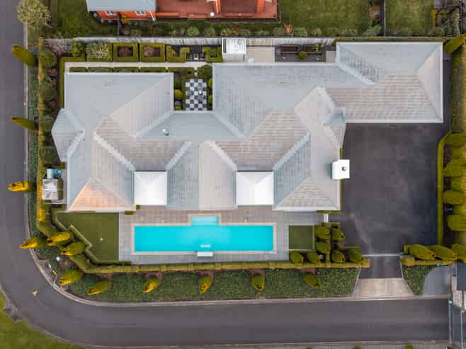 14 Tall Oaks Way, Bethlehem