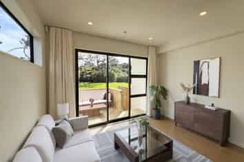 1/8 Lowtherhurst Road, Massey