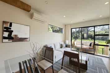 1/8 Lowtherhurst Road, Massey
