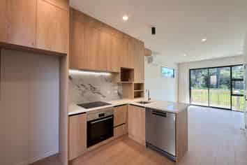 1/8 Lowtherhurst Road, Massey