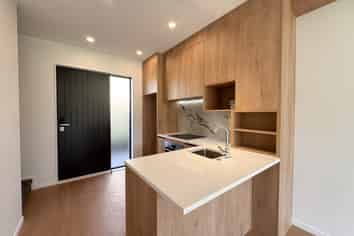 1/8 Lowtherhurst Road, Massey