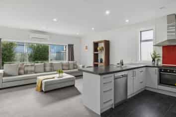 77 Albert Street, Saint Clair