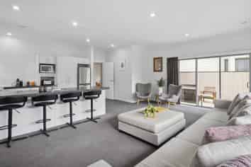 77 Albert Street, Saint Clair