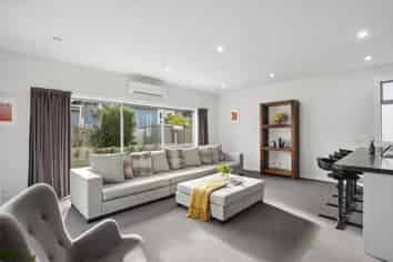 77 Albert Street, Saint Clair