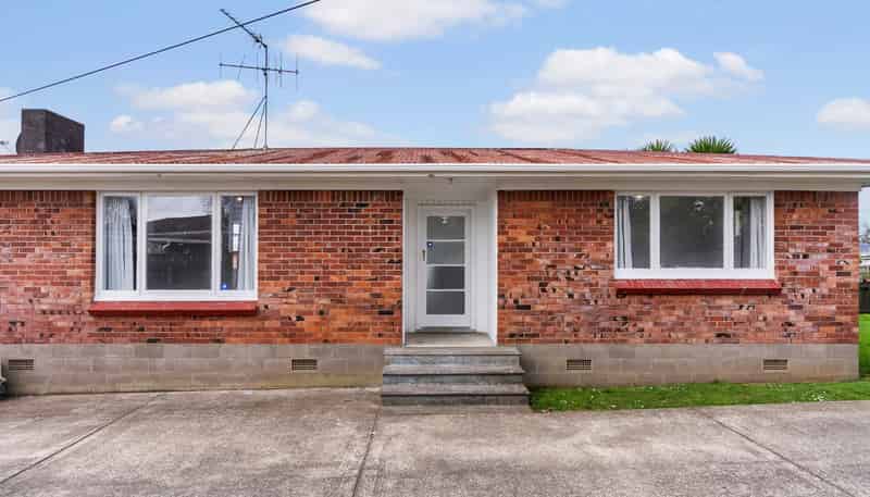 1/11 Miro Road ( Front House), Mangere Bridge