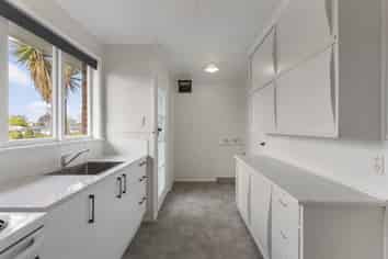 1/11 Miro Road ( Front House), Mangere Bridge