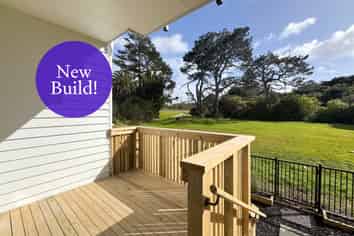 4/8 Lowtherhurst Road, Massey