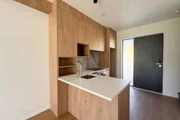 4/8 Lowtherhurst Road, Massey