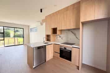 4/8 Lowtherhurst Road, Massey