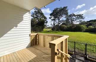 4/8 Lowtherhurst Road, Massey