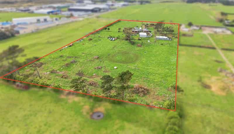 101 Manuka Street, Castlecliff