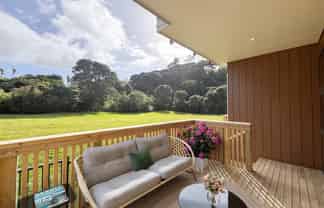6/8 Lowtherhurst Road, Massey