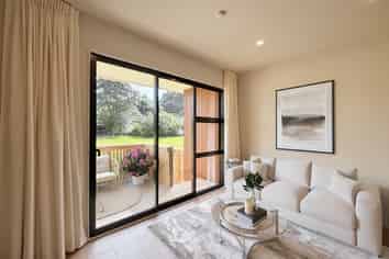 6/8 Lowtherhurst Road, Massey