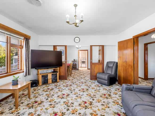 6 Lee Street, Southbridge