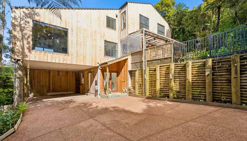 4 Puketutu Rise, Hillsborough