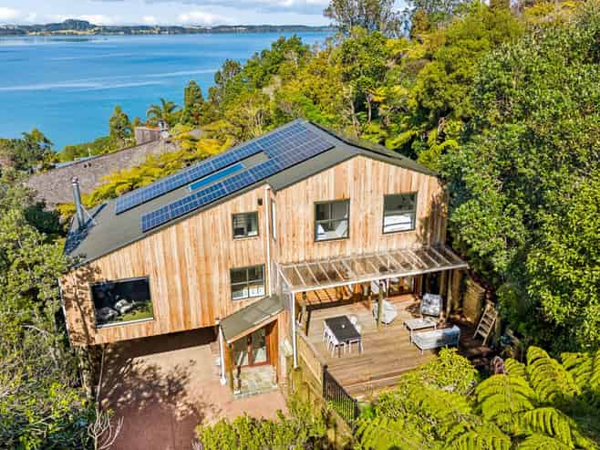 4 Puketutu Rise, Hillsborough