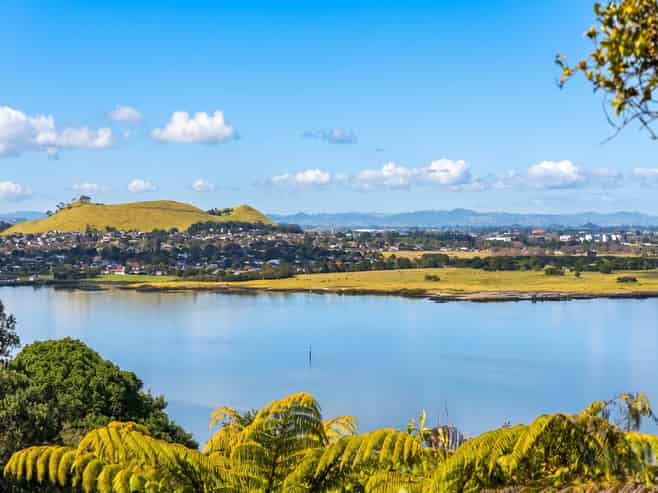4 Puketutu Rise, Hillsborough