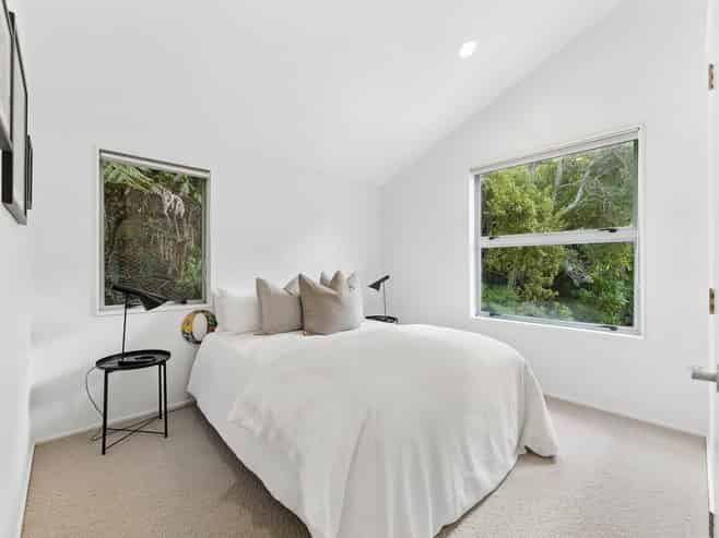 4 Puketutu Rise, Hillsborough