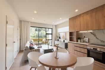 8/8 Lowtherhurst Road, Massey