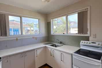 80 Windrush Close, Mangere